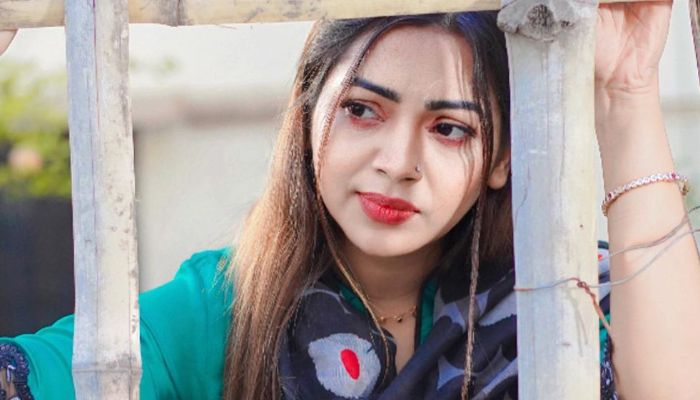 মিথ্যা ভান করার চেয়ে সত্যকে বেছে নেওয়া জরুরি: প্রভা