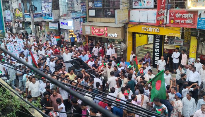প্রতিষ্ঠাবার্ষিকীতে সীতাকুণ্ড বিএনপিতে সংঘাত, রাজপথে মুখোমুখি দুই পক্ষ