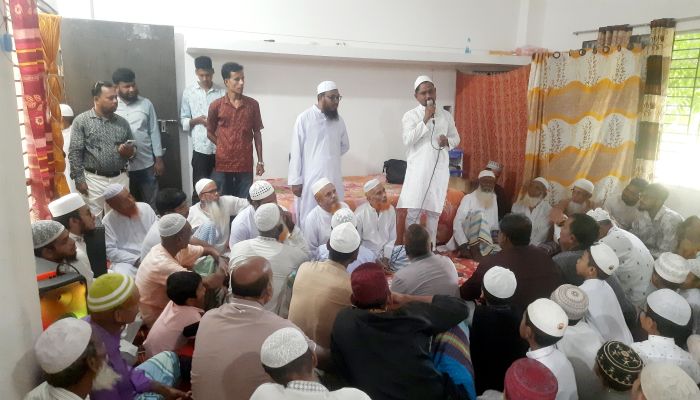 মতলব উত্তরে চেয়ারম্যান প্রার্থী ইলিয়াছ আলীর মিলাদ ,দোয়া ও মাদ্রাসার ছাত্রদের মাঝে খাবার বিতরণ