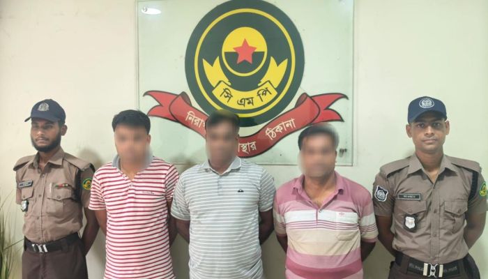 বাকলিয়ায় মাদক নিয়ন্ত্রণ নিয়ে সংঘর্ষ  মুরাদ বাহিনীর প্রধানসহ গ্রেপ্তার ৩