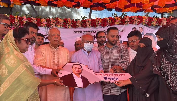 পুলিশের গুলিতে নিহত ফেনীর যুবদল নেতা হারুনের পরিবারকে নতুন বাড়ি উপহার দিল প্রধানমন্ত্রী তারেক রহমান