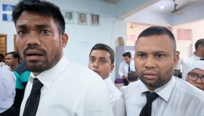 রংপুরে সাংবাদিক হেনস্থা ও নবীন আইনজীবীদের বিক্ষোভ