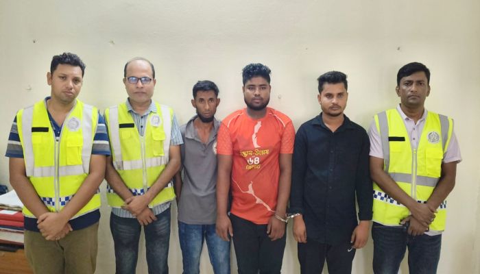 কমলগঞ্জে প্রেমের ফাঁদে ফেলে ৬ষ্ঠ শ্রেণীর ছাত্রীকে দলবদ্ধ ধর্ষণ: গ্রেপ্তার ৩