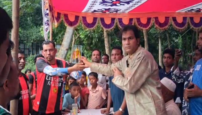 মান্দারতলী যুব সমাজের আয়োজনে মিনি ফুটবল টুর্ণামেন্ট- ফুলবল খেলা অনুষ্ঠিত 