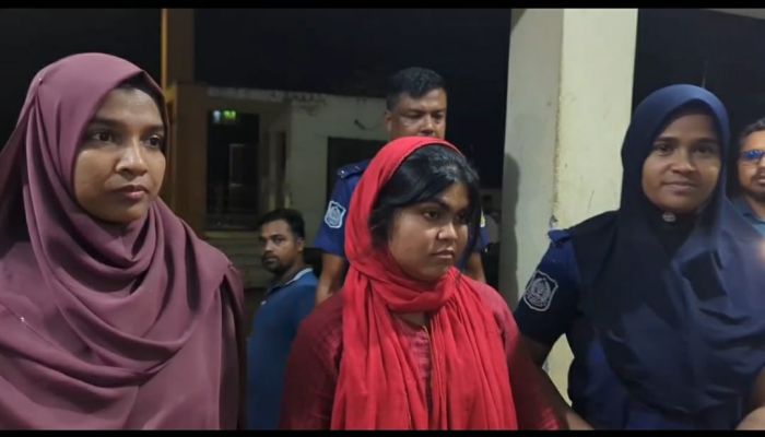 নেত্রকোণায় এনসিপির নেত্রীকে প্রতারণার অভিযোগে পুলিশে দিল স্থানীয়রা