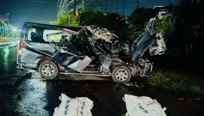 কর্ণফুলীতে মাইক্রোবাস-কাভার্ডভ্যান সংঘর্ষে নিহত ৪