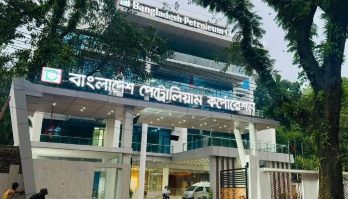 বিপিসির লোকসান ২০ হাজার কোটি, ভর্তুকি না পেলে তেল আমদানি অনিশ্চিত