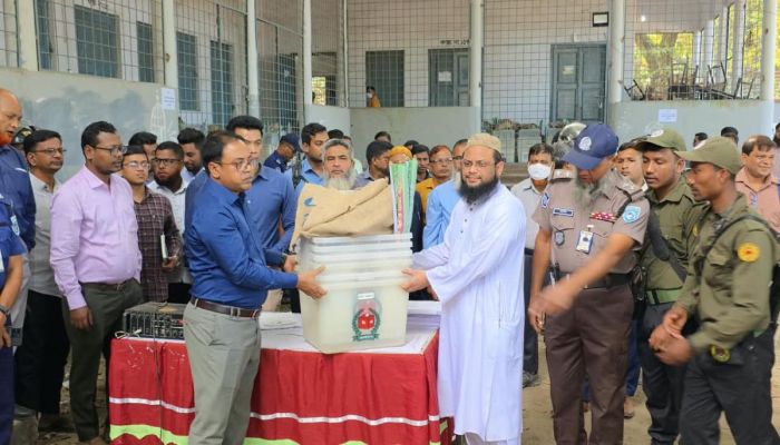 ঠাকুরগাঁও -১ উপনির্বাচন: ১৮৫ কেন্দ্র পাঠানো হচ্ছে ভোটের সরঞ্জাম 