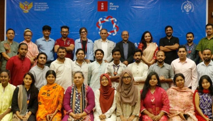 স্টামফোর্ড বিশ্ববিদ্যালয়ে বিনামূল্যের রুশ ভাষা কোর্সের সনদ বিতরণ
