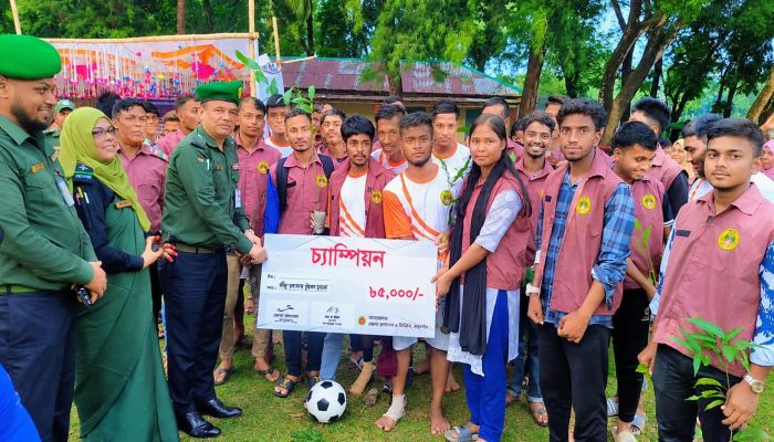 শৃঙ্খলা, দেশপ্রেম ও তারুণ্যের বিকাশে আনসার-ভিডিপির কলেজভিত্তিক প্রশিক্ষণ: পঞ্চগড়ে সমাপনী, বৃক্ষ বিতরণ ও প্রীতি ফুটবল ম্যাচ