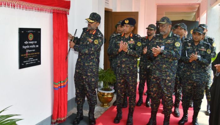 আধুনিক প্রশিক্ষণ ও দক্ষতা উন্নয়নে আনসার-ভিডিপি একাডেমি পরিদর্শনে মহাপরিচালক