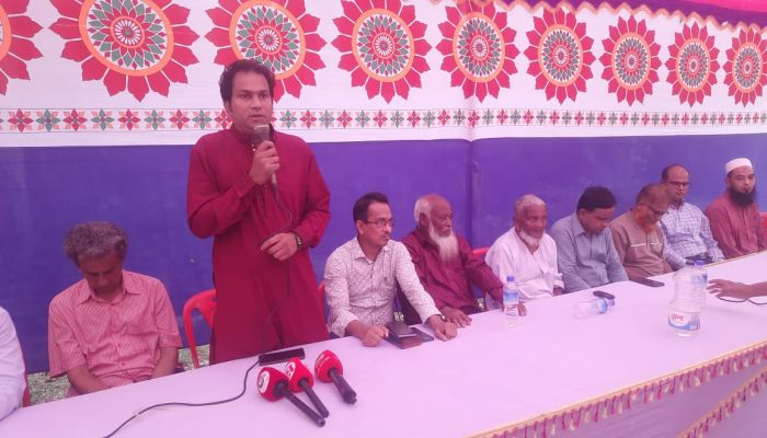 মতলব উত্তরে চেয়ারম্যান হাবিবুর রহমানের সঙ্গে এলাকাবাসীর মতবিনিময় সভা 