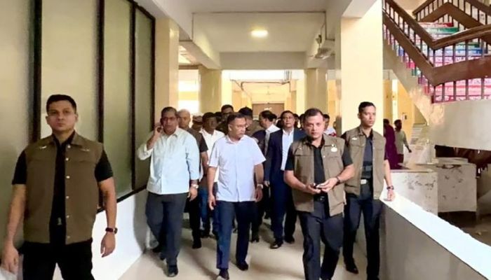 ডেঙ্গু পরিস্থিতি দেখতে বিভিন্ন হাসপাতাল ঘুরছেন প্রধানমন্ত্রী