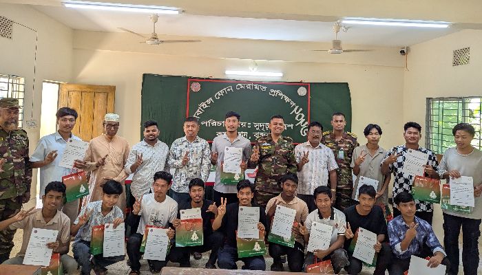 রুমায় সেনাবাহিনীর উদ্যোগে মোবাইল ফোন মেরামত প্রশিক্ষণ সম্পন্ন